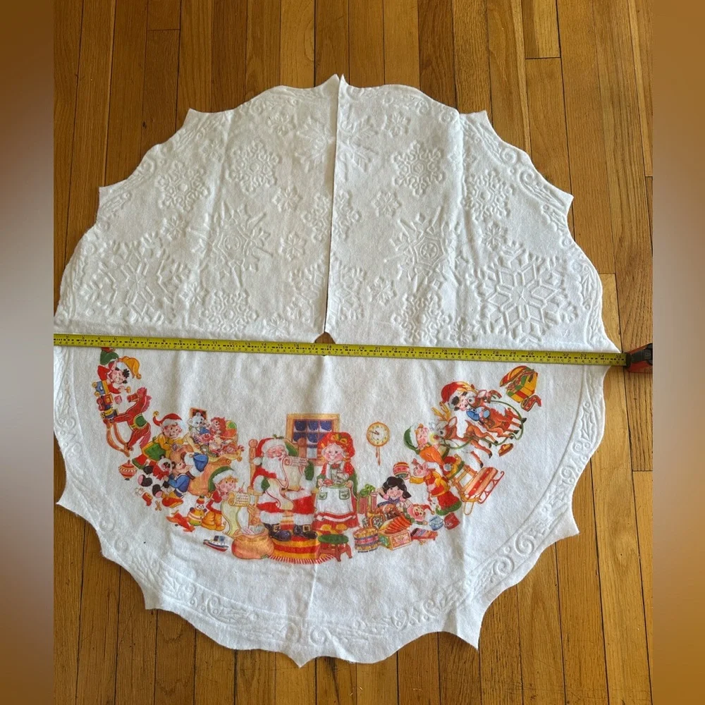 Vintage Christmas Tree Skirt Santa Elves Mrs. Claus. Felt Screen Print W…